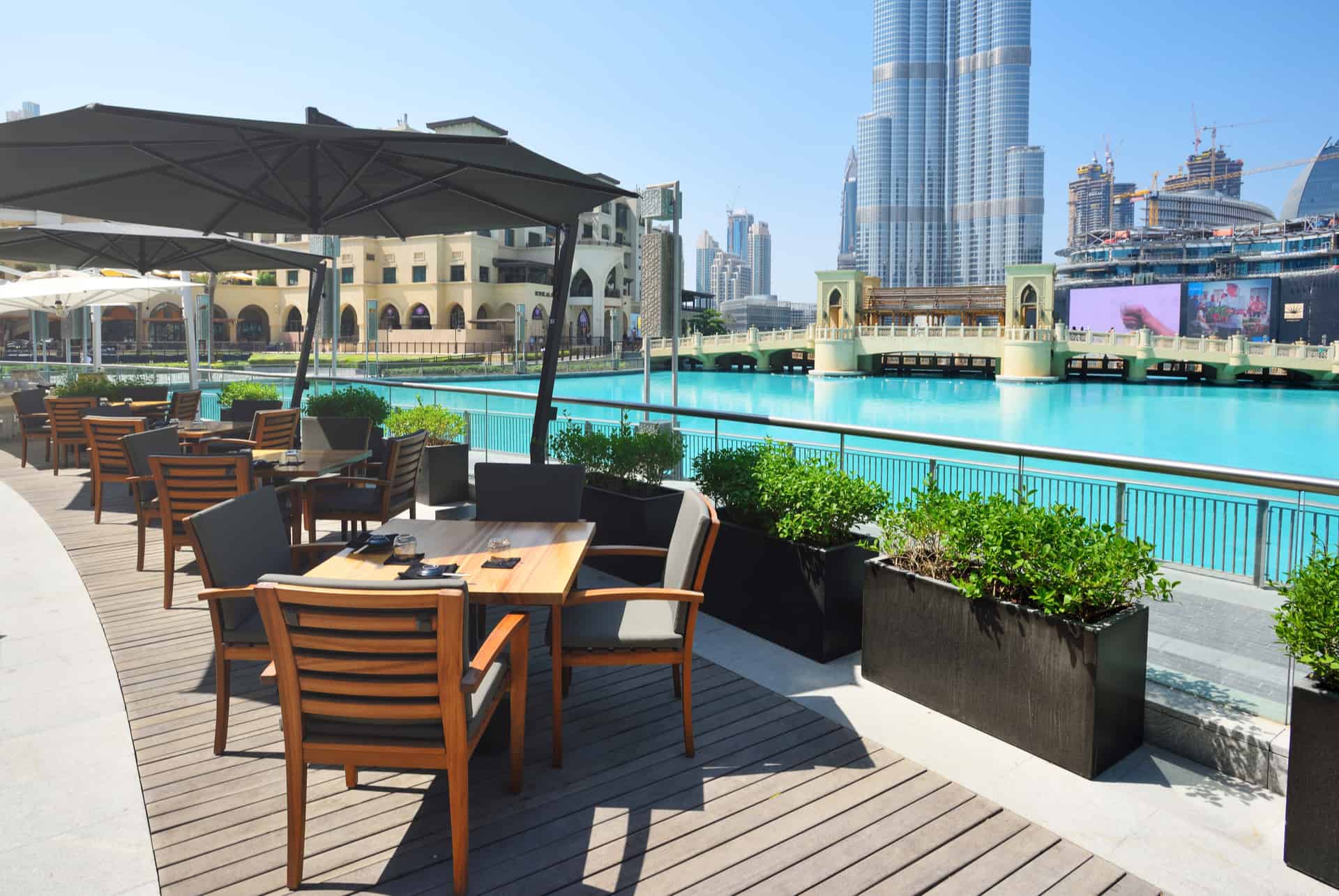 manger au bord de leau dubai