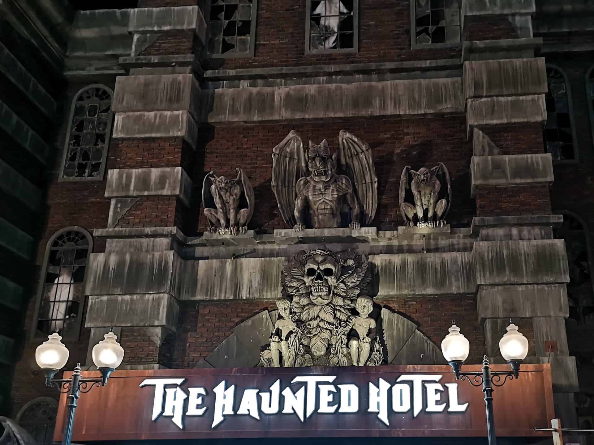 l hotel hante img worlds of adventure
