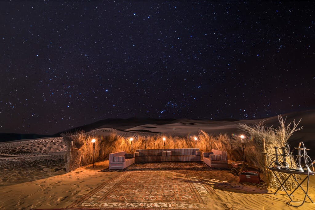 Soirée et nuit dans le désert