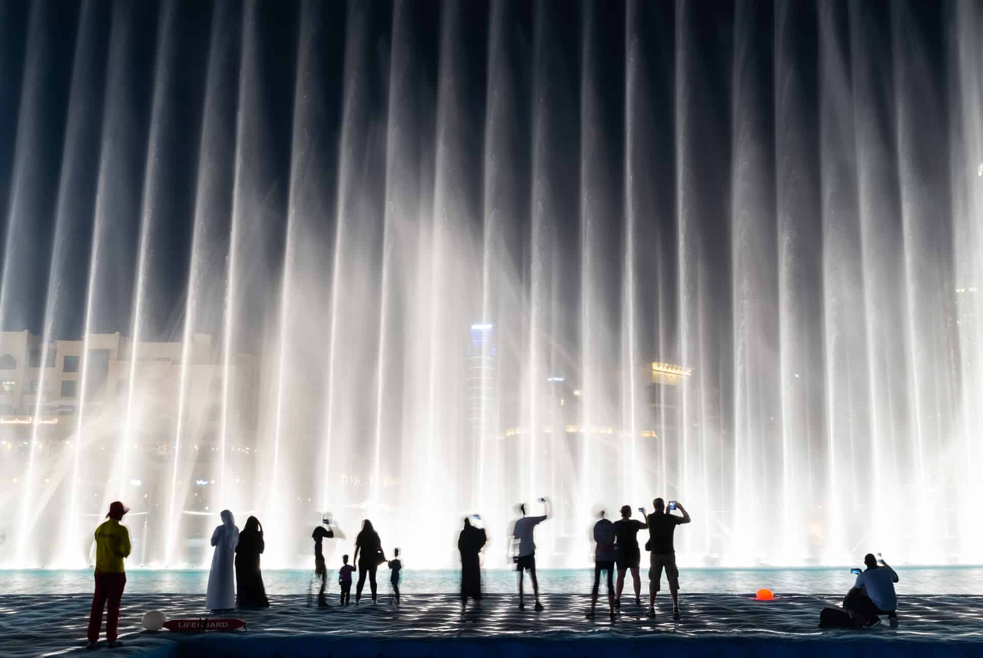 dubai fountain boardwalk