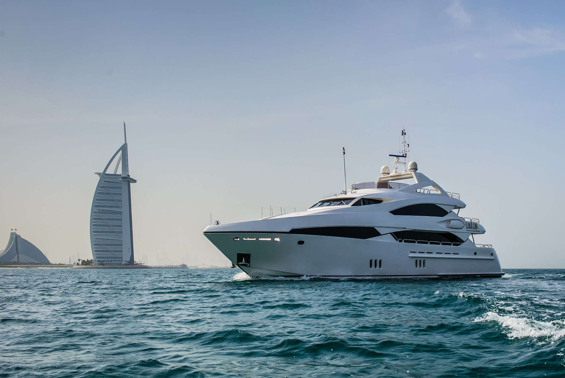 yacht visiter dubai