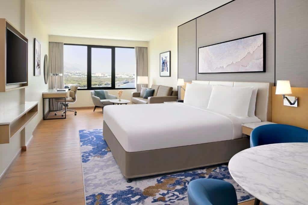crowne plaza muscat