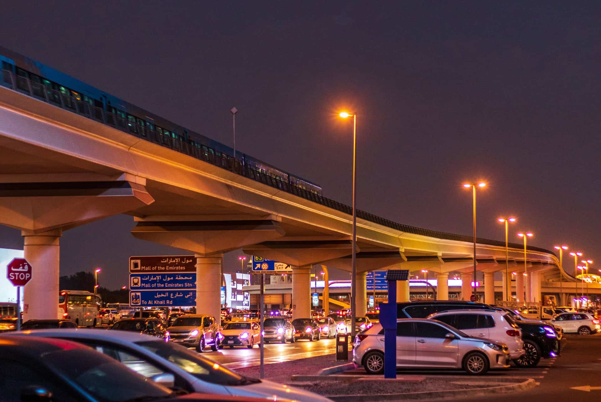 parking dubai nuit