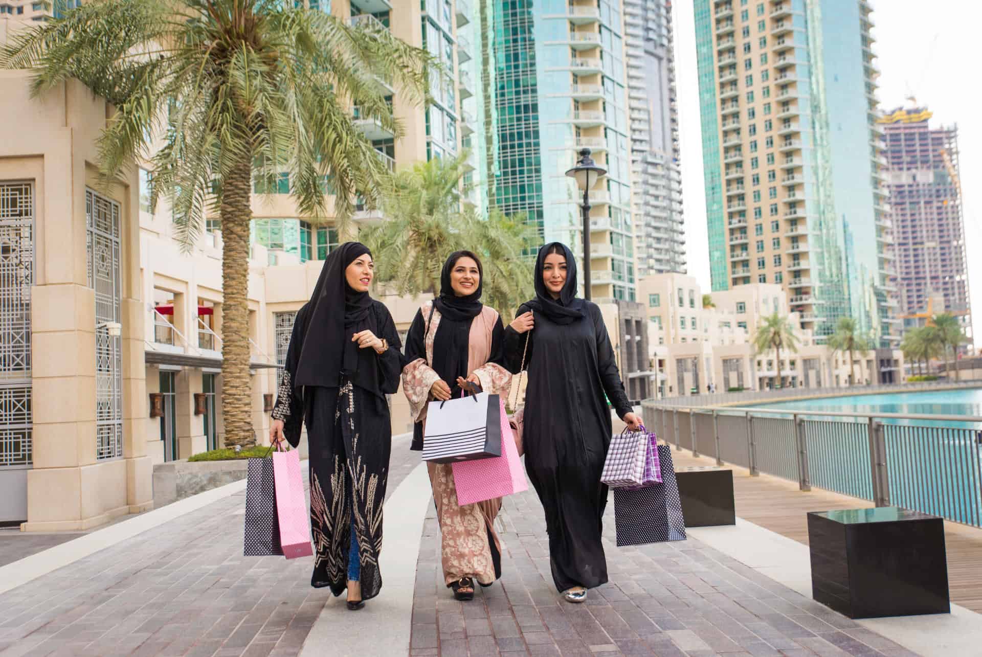 dubai tenue traditionnelle femme