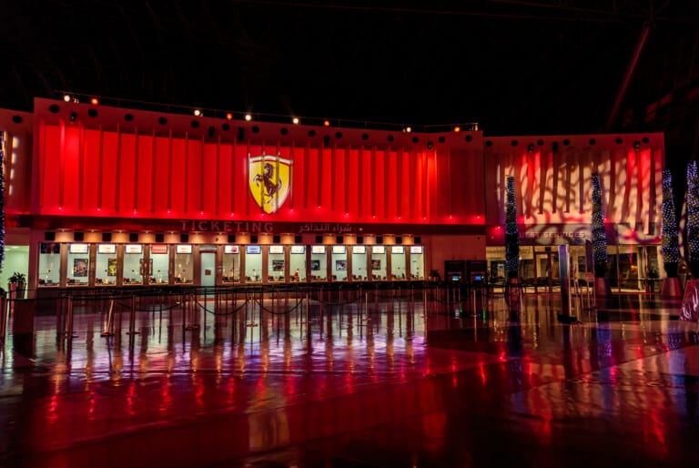 Excursion d'une journée à Abu Dhabi avec billet pour le Ferrari World