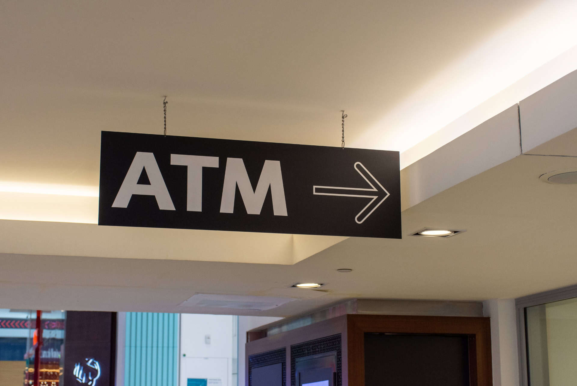 organiser son voyage a dubai - retirer de la monnaie avec un atm